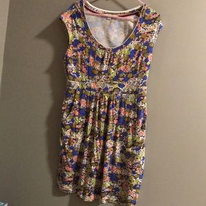 Classic stretchy boden dress in cool retro print